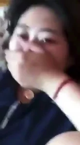 看简介，偷情隔壁露脸熟女阿姨，直接让我去她家操忍不住了衣服都来急脱了