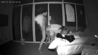 约了个有老公的白嫩少妇去郊外车震绝对刺激